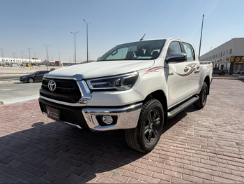 تويوتا  هاي لوكس  اس ار 5  2025  اوتوماتيك  0 كم  4 سلندر  دفع رباعي  بيكب  أبيض  تحت الضمان