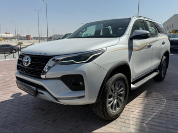 تويوتا  فورشنر  اس ار 5  2025  اوتوماتيك  0 كم  6 سلندر  دفع رباعي  اس يو في  أبيض  تحت الضمان