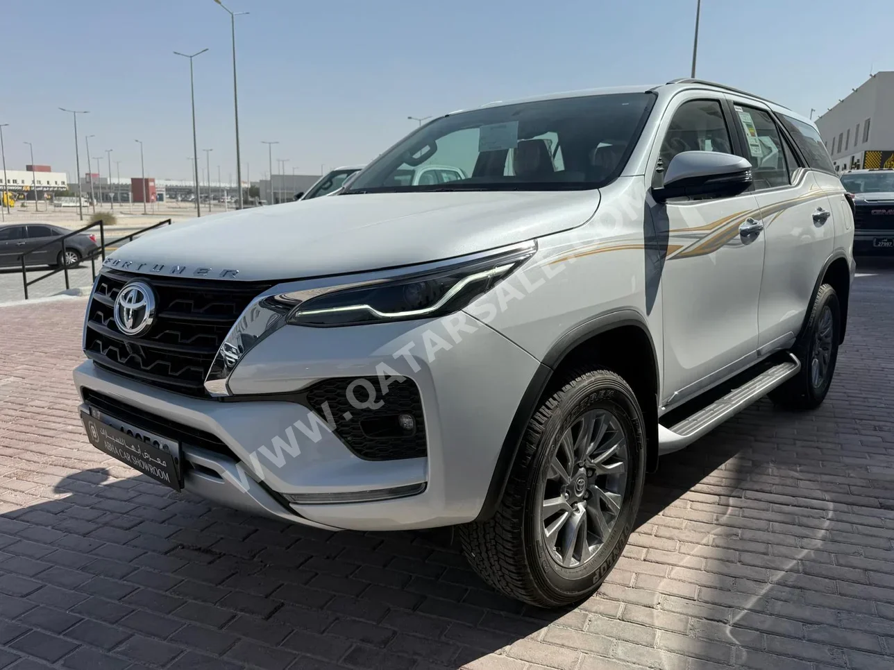 Toyota  Fortuner  SR5  2025  Automatic  0 Km  6 Cylinder  Four Wheel Drive (4WD)  SUV  White  With Warranty