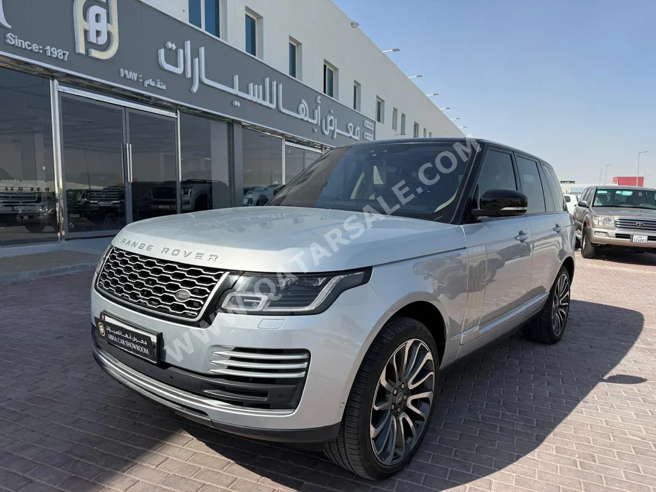 لاند روفر  رنج روفر  فوج  2018  اوتوماتيك  80,000 كم  8 سلندر  دفع رباعي  اس يو في  فضي