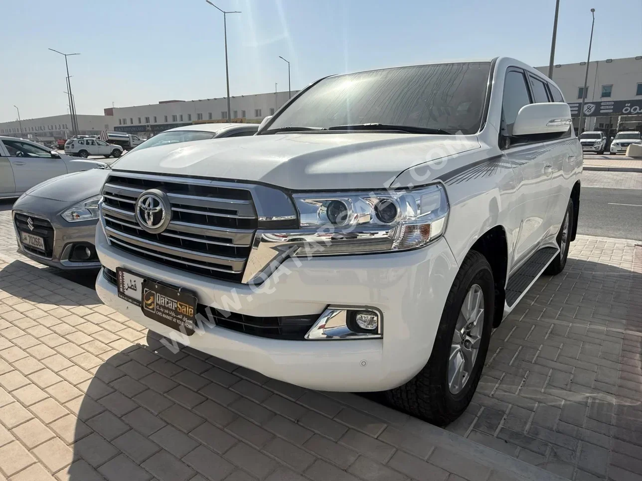 تويوتا  لاند كروزر  جي اكس ار  2019  اوتوماتيك  118,000 كم  6 سلندر  دفع رباعي  اس يو في  أبيض