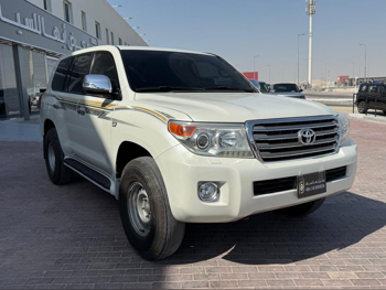 تويوتا لاند كروزر في اكس ار 2012 اوتوماتيك 318,000 كم 8 سلندر دفع رباعي اس يو في أبيض
