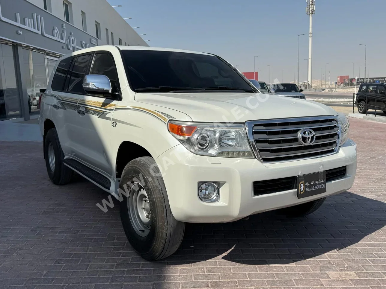 تويوتا لاند كروزر في اكس ار 2012 اوتوماتيك 318,000 كم 8 سلندر دفع رباعي اس يو في أبيض