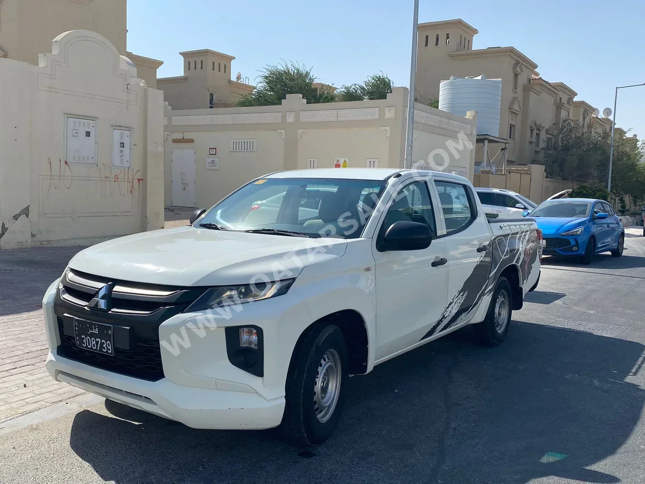 ميتسوبيشي ال 200 ديزل 2020 عادي 223,000 كم 4 سلندر دفع رباعي اس يو في أبيض