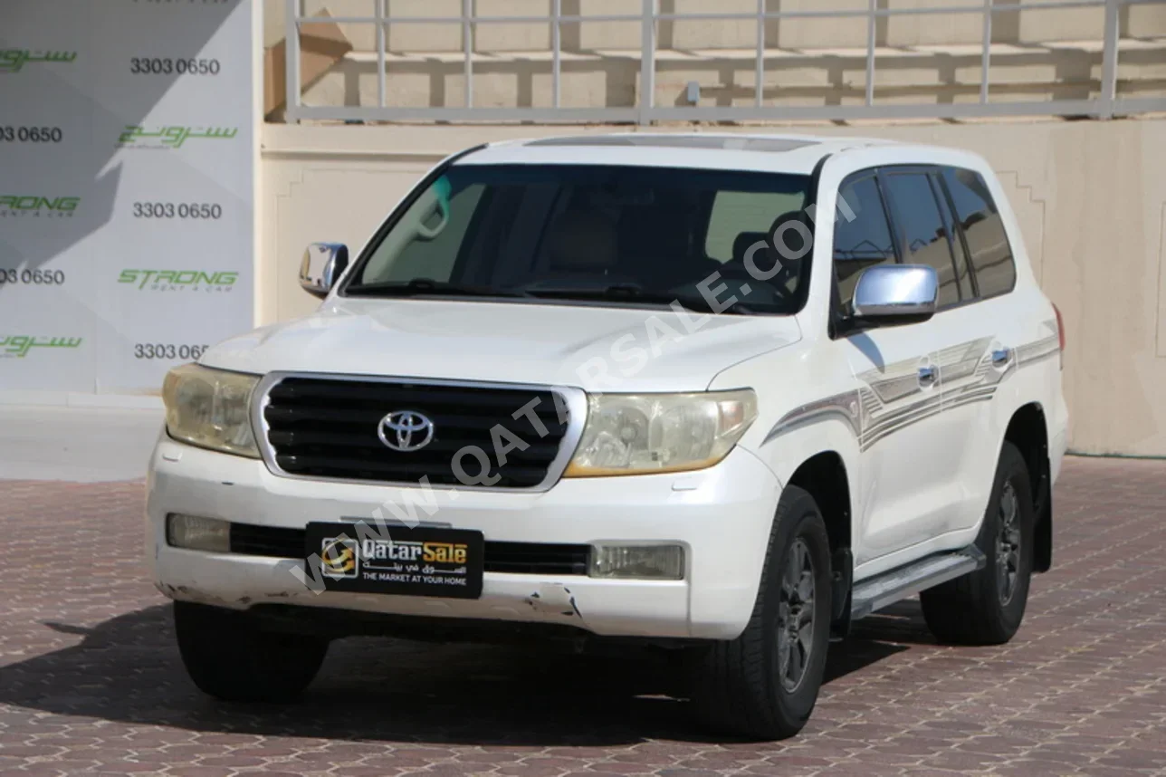 تويوتا  لاند كروزر  جي اكس ار  2008  اوتوماتيك  279,000 كم  8 سلندر  دفع رباعي  اس يو في  أبيض