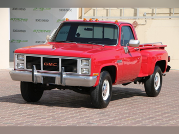 جي ام سي  سييرا  1500  1984  عادي  180,000 كم  8 سلندر  دفع رباعي  كلاسك  أحمر