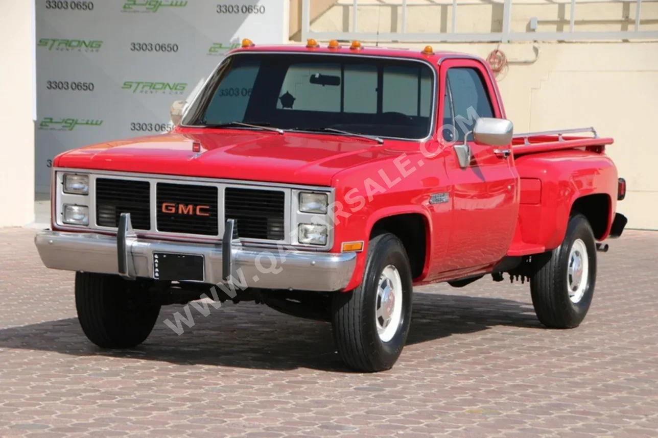 جي ام سي سييرا 1500 1984 عادي 180,000 كم 8 سلندر دفع رباعي كلاسك أحمر