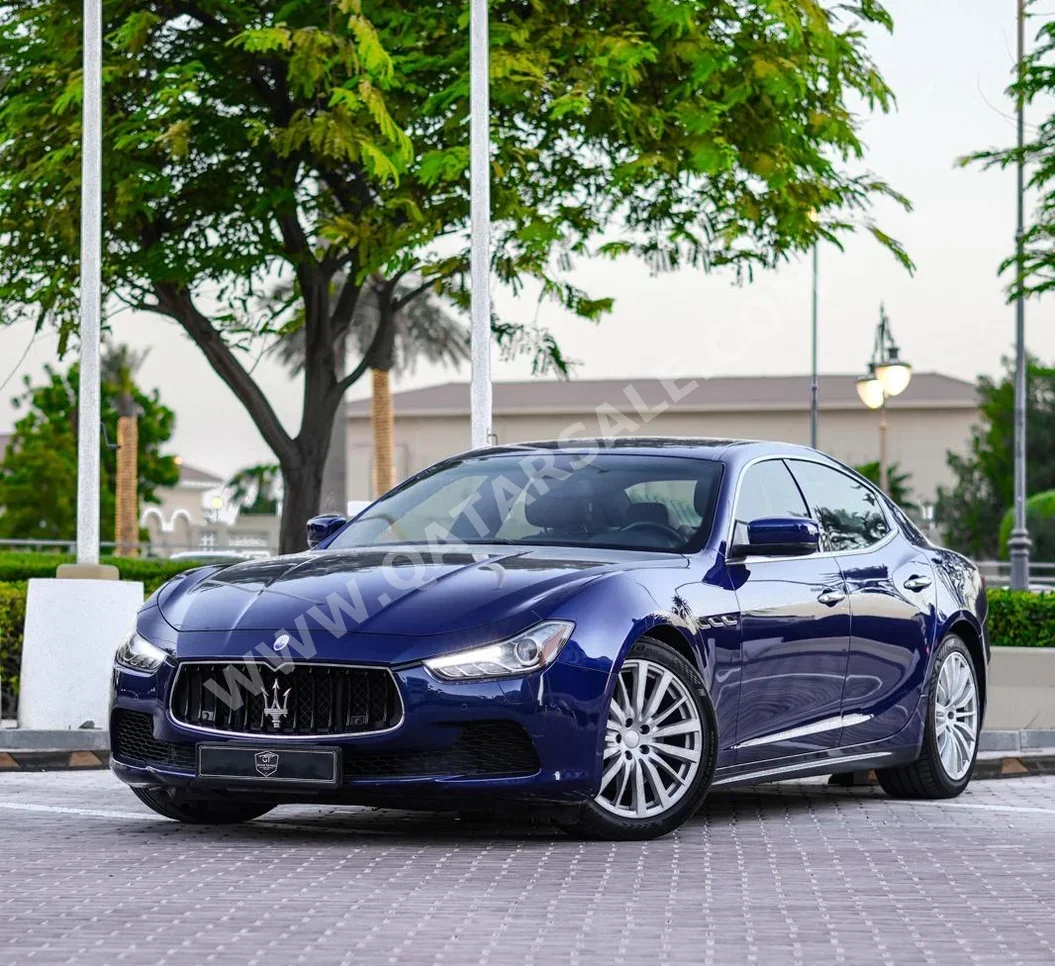 مزاراتي جيبلي 2014 اوتوماتيك 100,000 كم 6 سلندر دفع خلفي سيدان أزرق غامق