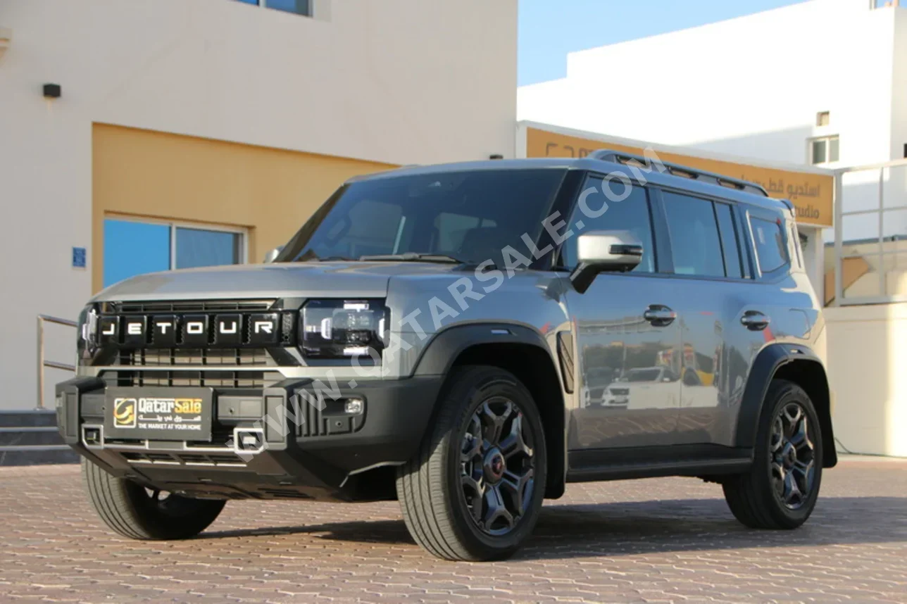 جيتور  تي 2  لكجري  2025  اوتوماتيك  22,000 كم  4 سلندر  دفع رباعي  اس يو في  رمادي  تحت الضمان