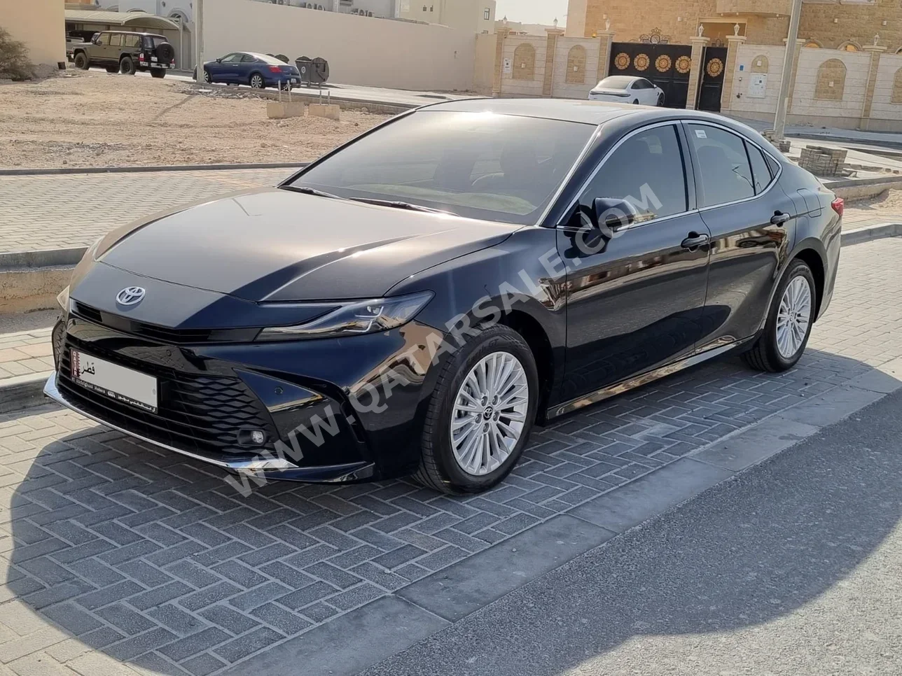 تويوتا  كامري  أل اي  2025  اوتوماتيك  3,500 كم  4 سلندر  سحب امامي  سيدان  أسود  تحت الضمان