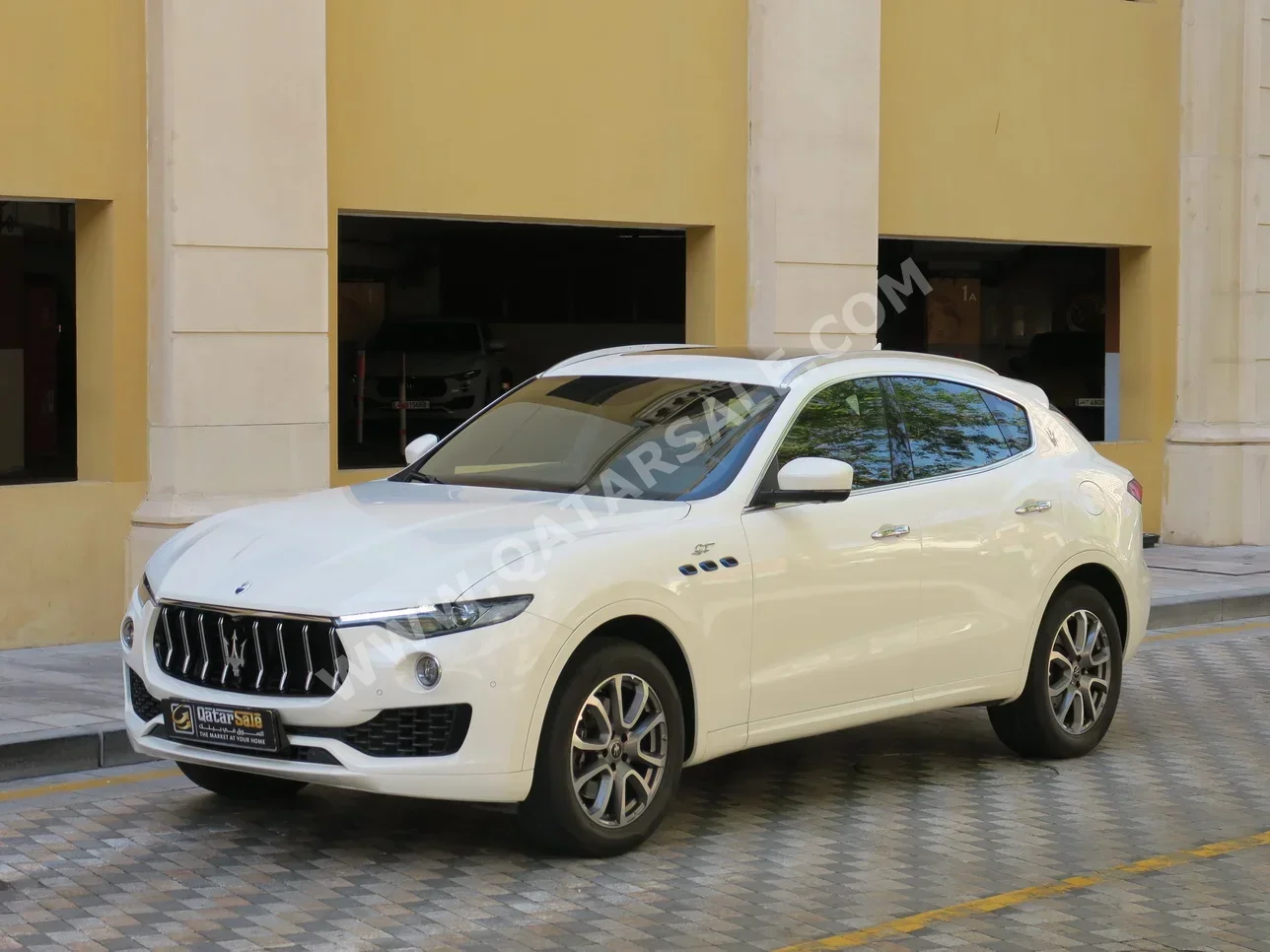 مزاراتي ليفانت جي تي 2023 اوتوماتيك 35,000 كم 4 سلندر دفع رباعي اس يو في أبيض تحت الضمان