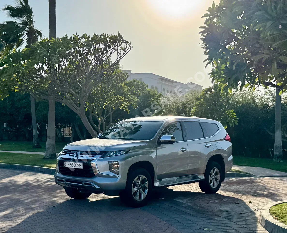 ميتسوبيشي  باجيرو  مونتيرو سبورت  2024  اوتوماتيك  6,900 كم  6 سلندر  دفع كلي مستمر  اس يو في  فضي  تحت الضمان