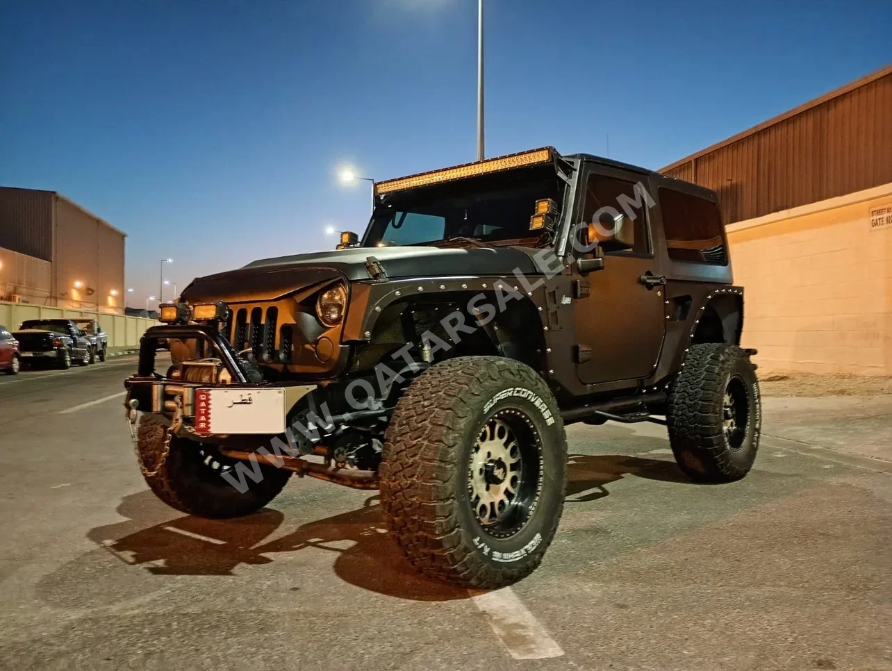 جييب  رانجلار  سبورت  2014  اوتوماتيك  120,000 كم  6 سلندر  دفع رباعي  اس يو في  اسود مطفي