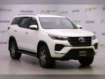 Toyota  Fortuner  2021  Automatic  120,000 Km  6 Cylinder  Four Wheel Drive (4WD)  SUV  White