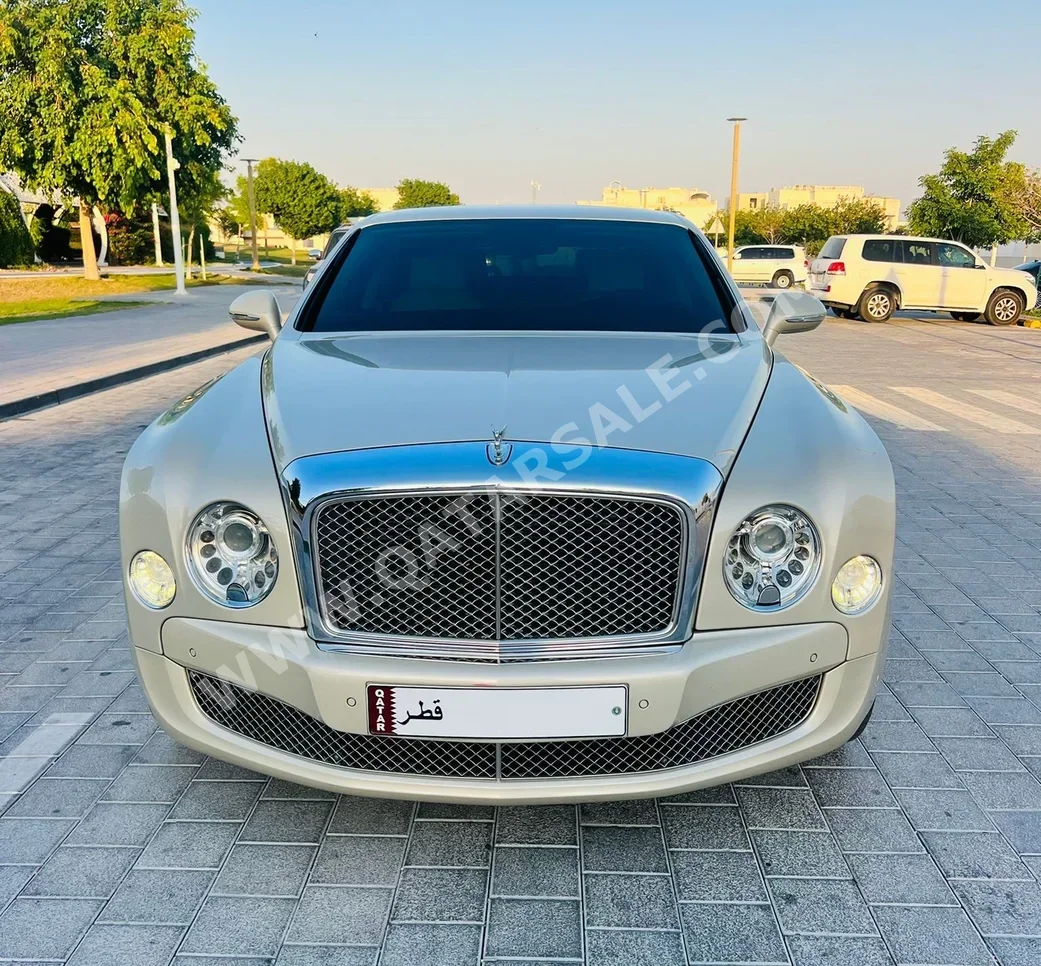 Bentley Mulsanne 2013 Automatic 130,000 Km 8 Cylinder All Wheel Drive (AWD) Sedan Pearl