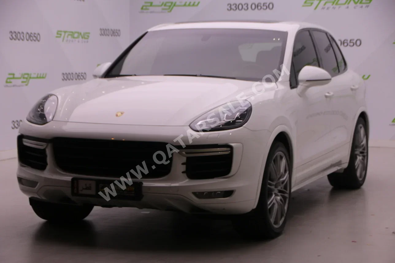 بورش  كيان  توربو  2015  اوتوماتيك  50,000 كم  8 سلندر  دفع رباعي  اس يو في  أبيض