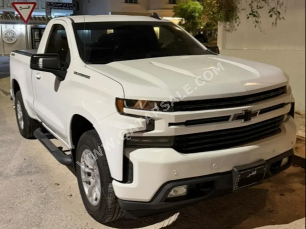 شفروليه  سلفرادو  ار اس تي  2019  اوتوماتيك  190,000 كم  8 سلندر  دفع رباعي  بيكب  أبيض