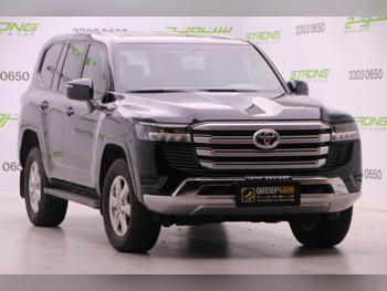 تويوتا لاند كروزر جي اكس 2023 اوتوماتيك 50,000 كم 6 سلندر دفع رباعي اس يو في أسود تحت الضمان