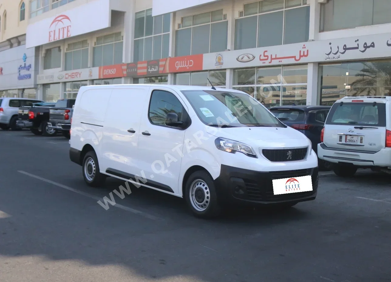 بيجو  اكسبرت  2022  اوتوماتيك  8,000 كم  4 سلندر  سحب امامي  فان \ باص  أبيض