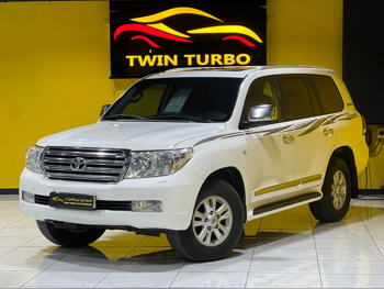 Toyota  Land Cruiser  GXR  2011  Automatic  289,000 Km  8 Cylinder  Four Wheel Drive (4WD)  SUV  White