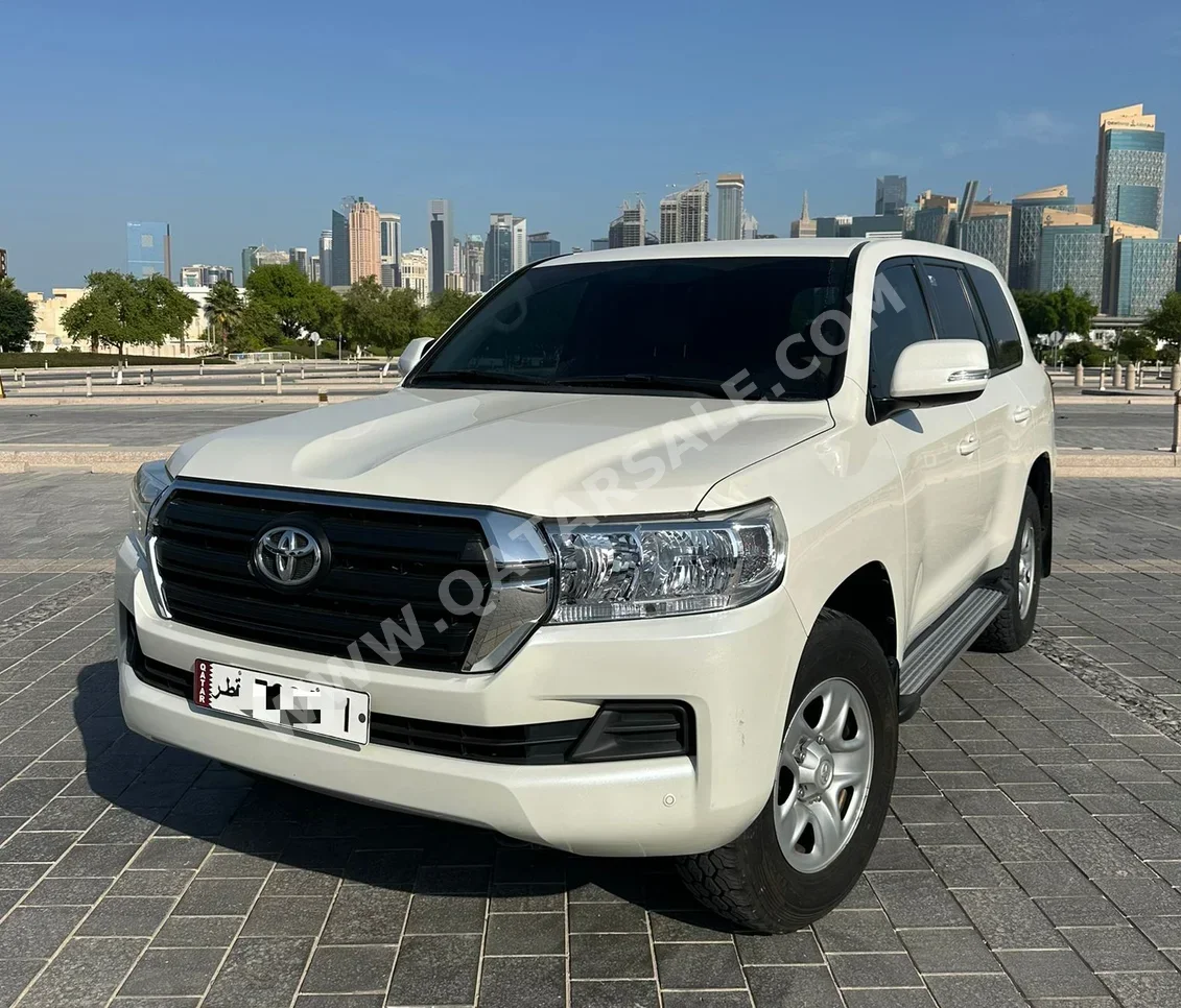 تويوتا  لاند كروزر  جي اكس  2019  اوتوماتيك  65,000 كم  6 سلندر  دفع رباعي  اس يو في  أبيض لؤلؤي