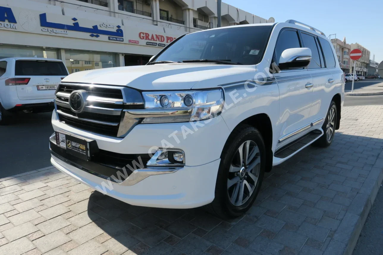 تويوتا  لاند كروزر  في اكس أس  2019  اوتوماتيك  75,000 كم  8 سلندر  دفع رباعي  اس يو في  أبيض