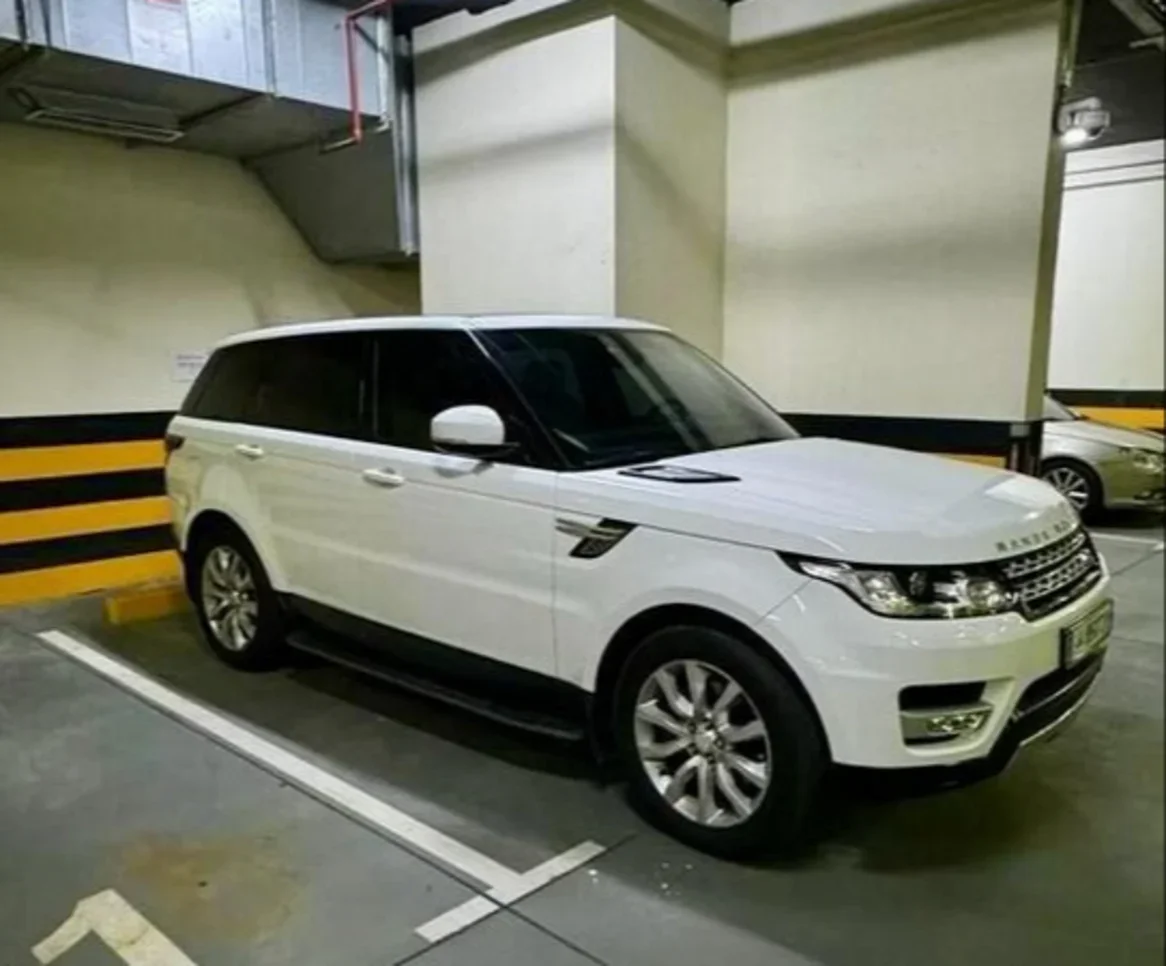 لاند روفر  رنج روفر  اتش اس اي  2014  اوتوماتيك  102,000 كم  6 سلندر  دفع رباعي  اس يو في  أبيض