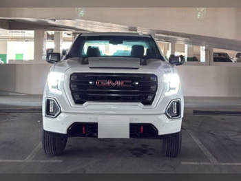 GMC  Sierra  AT4  2022  Automatic  88,000 Km  8 Cylinder  Four Wheel Drive (4WD)  Pick Up  White  With Warranty