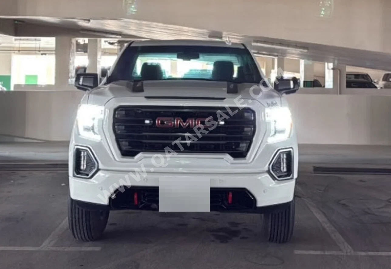 جي ام سي سييرا اي تي 4 2022 اوتوماتيك 88,000 كم 8 سلندر دفع رباعي بيكب أبيض تحت الضمان