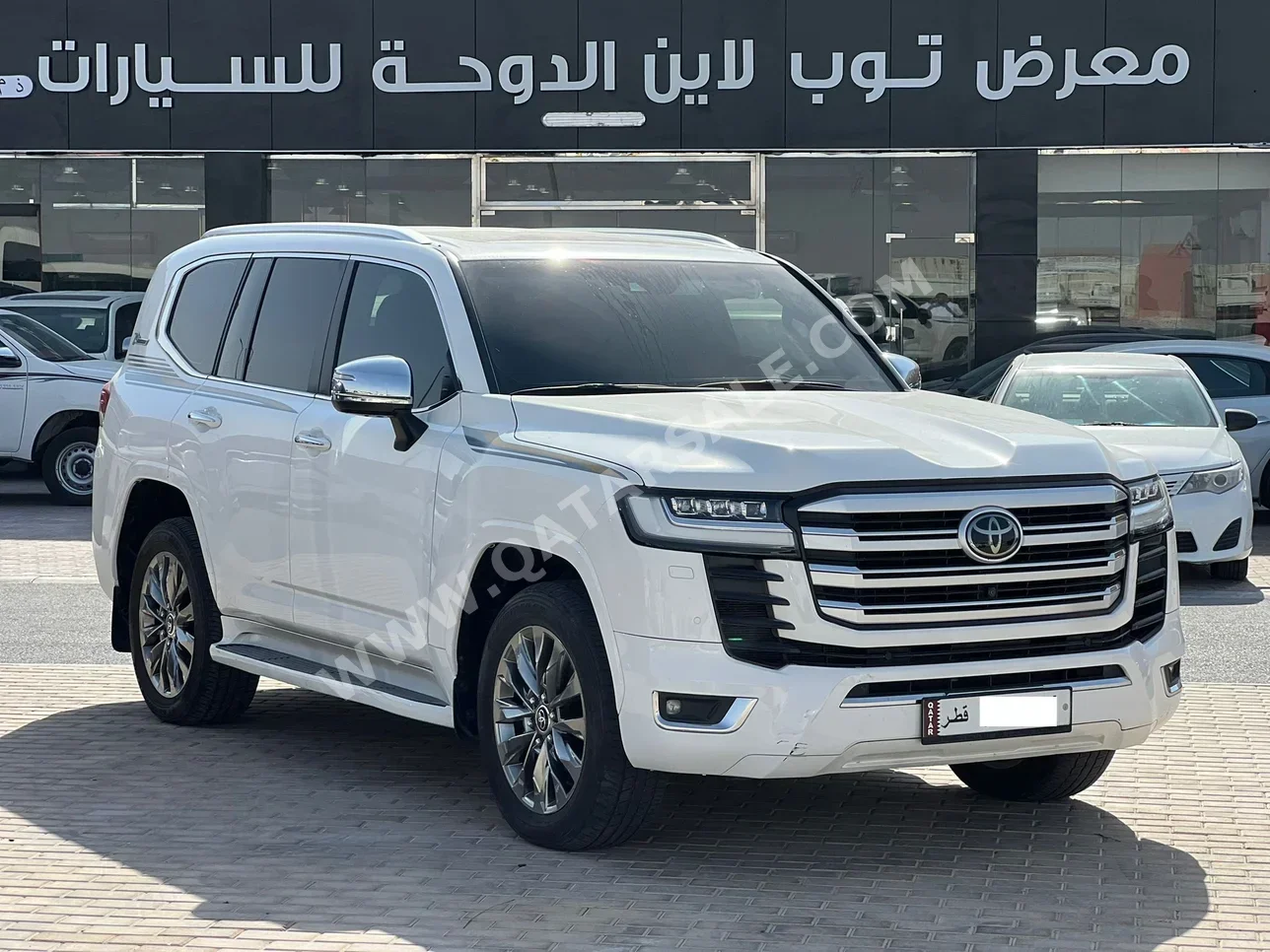 تويوتا  لاند كروزر  في اكس ار توين توربو  2022  اوتوماتيك  124,000 كم  6 سلندر  دفع رباعي  اس يو في  أبيض