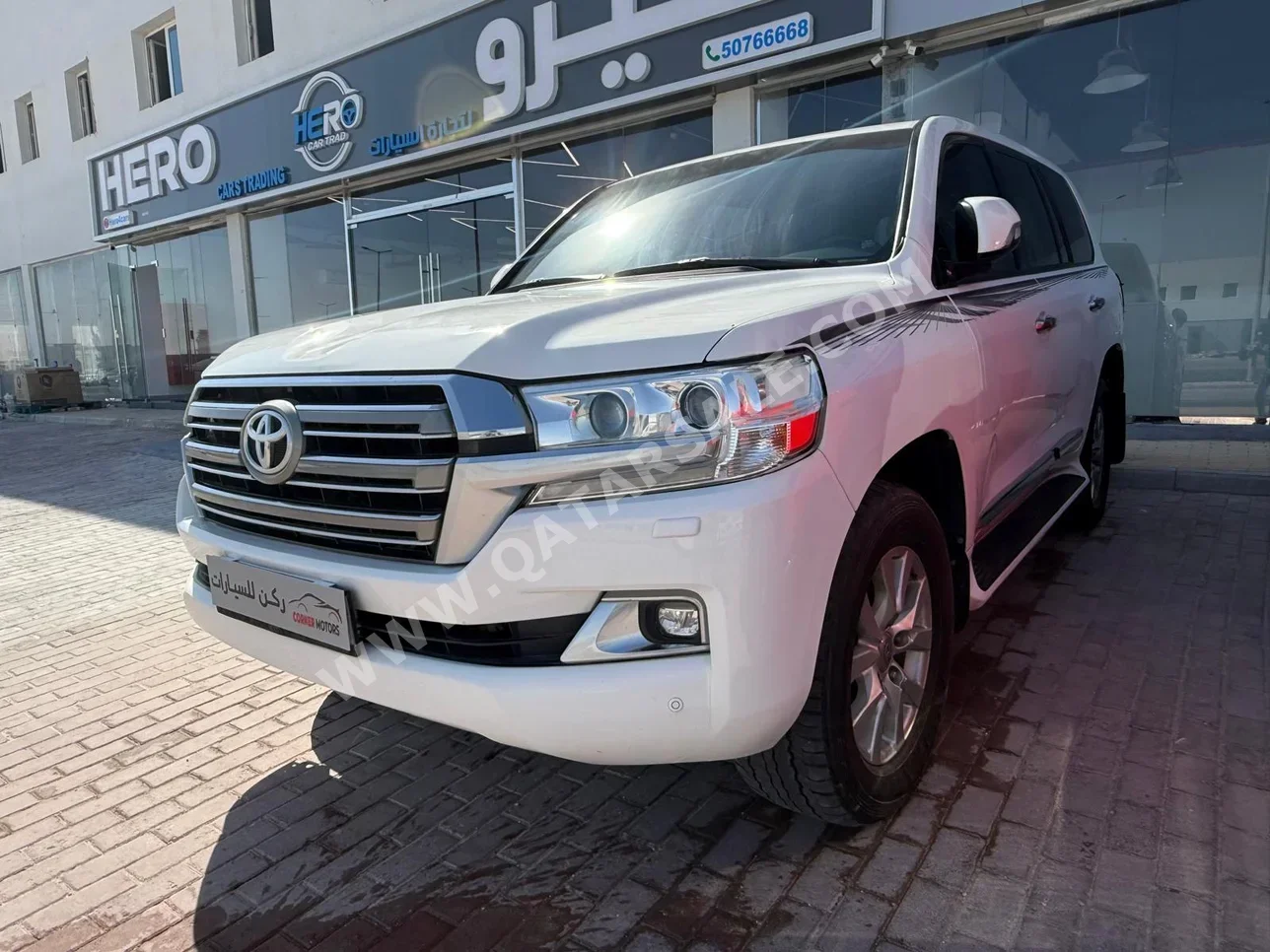 تويوتا لاند كروزر جي اكس ار 2018 اوتوماتيك 300,000 كم 8 سلندر دفع رباعي اس يو في أبيض