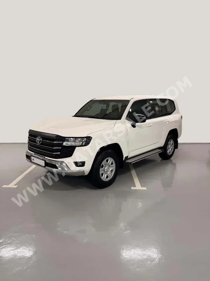 تويوتا  لاند كروزر  جي اكس  2025  اوتوماتيك  8,000 كم  6 سلندر  دفع رباعي  اس يو في  أبيض  تحت الضمان