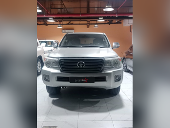 Toyota  Land Cruiser  VXR  2012  Automatic  316,000 Km  8 Cylinder  Four Wheel Drive (4WD)  SUV  Silver