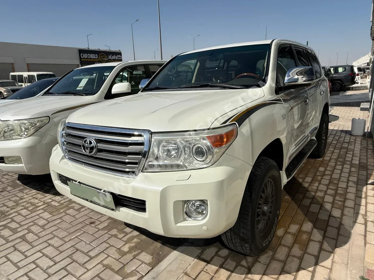 تويوتا  لاند كروزر  في اكس ار  2013  اوتوماتيك  400,000 كم  8 سلندر  دفع رباعي  اس يو في  أبيض