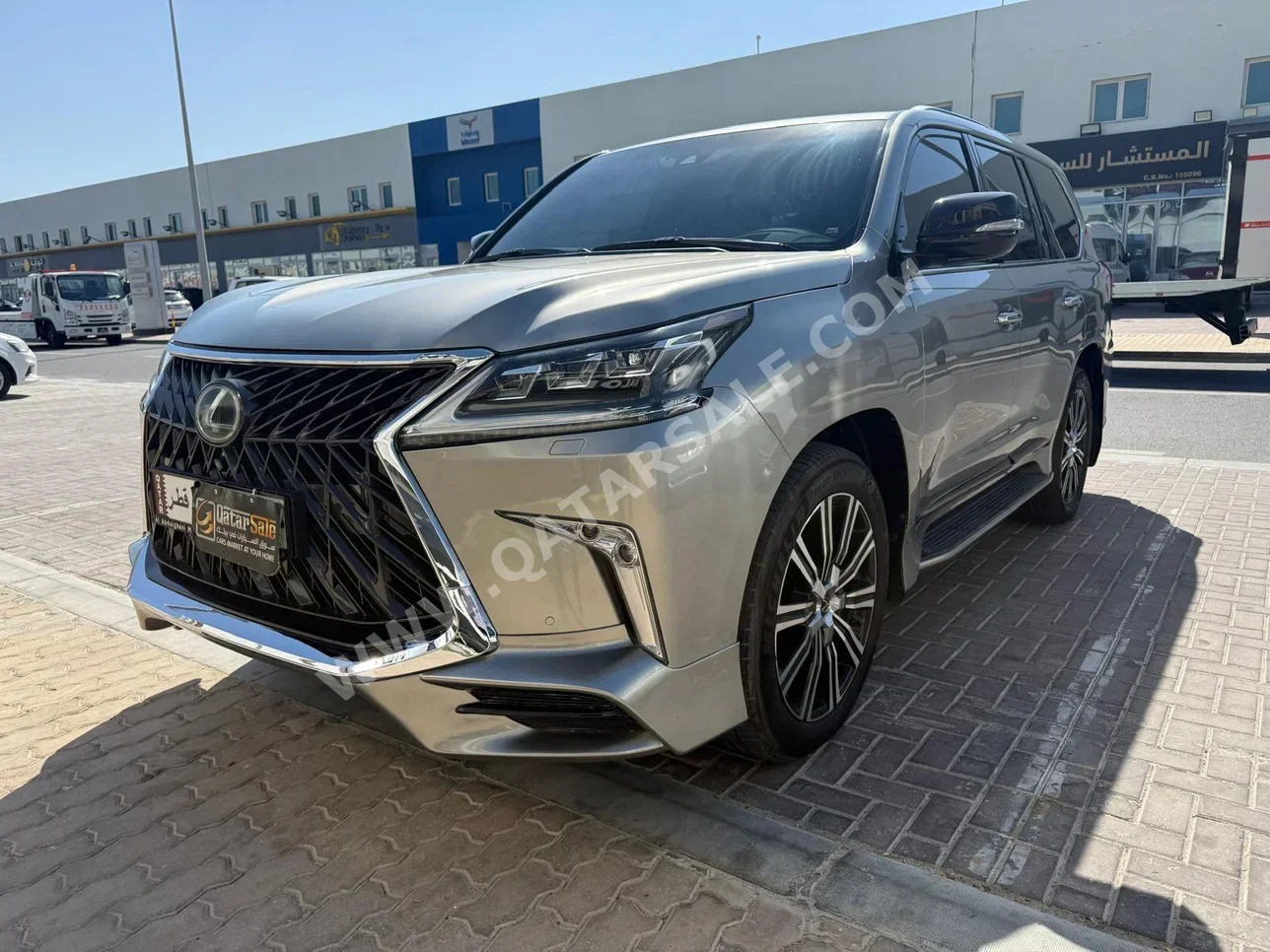 لكزس ال اكس 570 2016 اوتوماتيك 206,000 كم 8 سلندر دفع رباعي اس يو في ذهبي