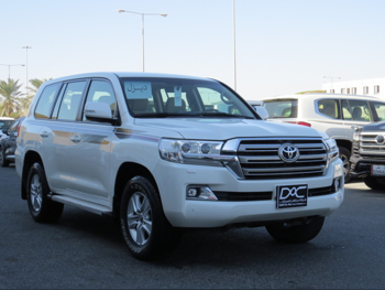 Toyota  Land Cruiser  GXR  2017  Automatic  23,000 Km  6 Cylinder  Four Wheel Drive (4WD)  SUV  White