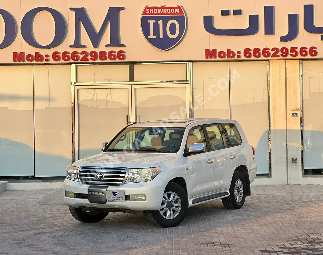 تويوتا  لاند كروزر  جي اكس  2008  اوتوماتيك  252,000 كم  6 سلندر  دفع رباعي  اس يو في  أبيض