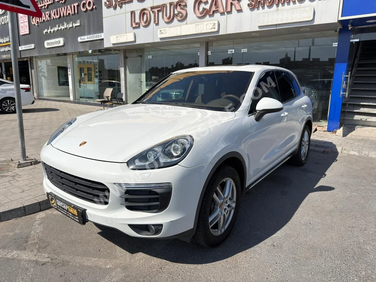 بورش  كيان  2016  اوتوماتيك  136,000 كم  6 سلندر  دفع رباعي  اس يو في  أبيض