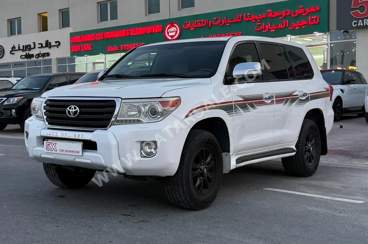 Toyota Land Cruiser GXR 2012 Automatic 407,000 Km 8 Cylinder Four Wheel Drive (4WD) SUV White