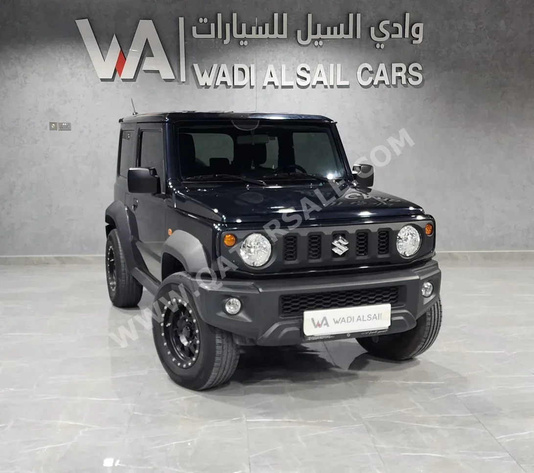 سوزوكي  جمني  2025  اوتوماتيك  34,000 كم  4 سلندر  دفع رباعي  اس يو في  أسود  تحت الضمان