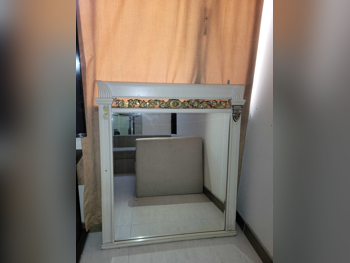 المرايا الطول الكامل  مربع  اللون البيج