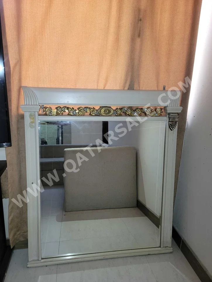 المرايا الطول الكامل  مربع  اللون البيج