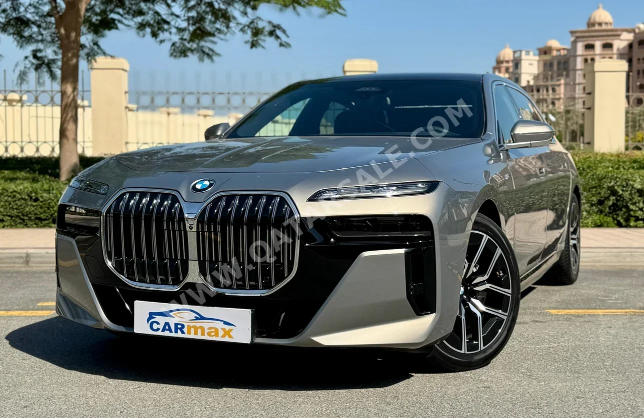 بي ام دبليو الفئة - السابعة 740 Li 2024 اوتوماتيك 700 كم 6 سلندر دفع خلفي سيدان فضي تحت الضمان