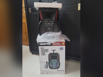 مكبرات صوت 1  أسود