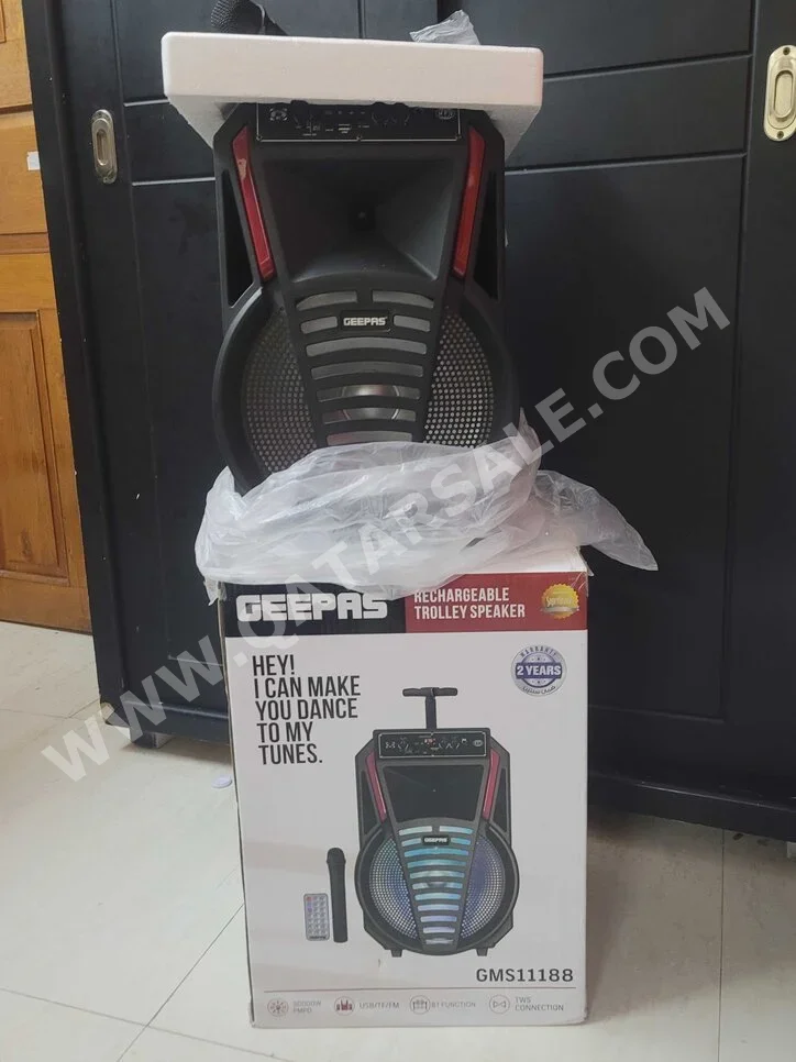 مكبرات صوت 1  أسود