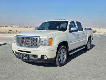 GMC  Sierra  Denali  2013  Automatic  377,000 Km  8 Cylinder  Four Wheel Drive (4WD)  Pick Up  White