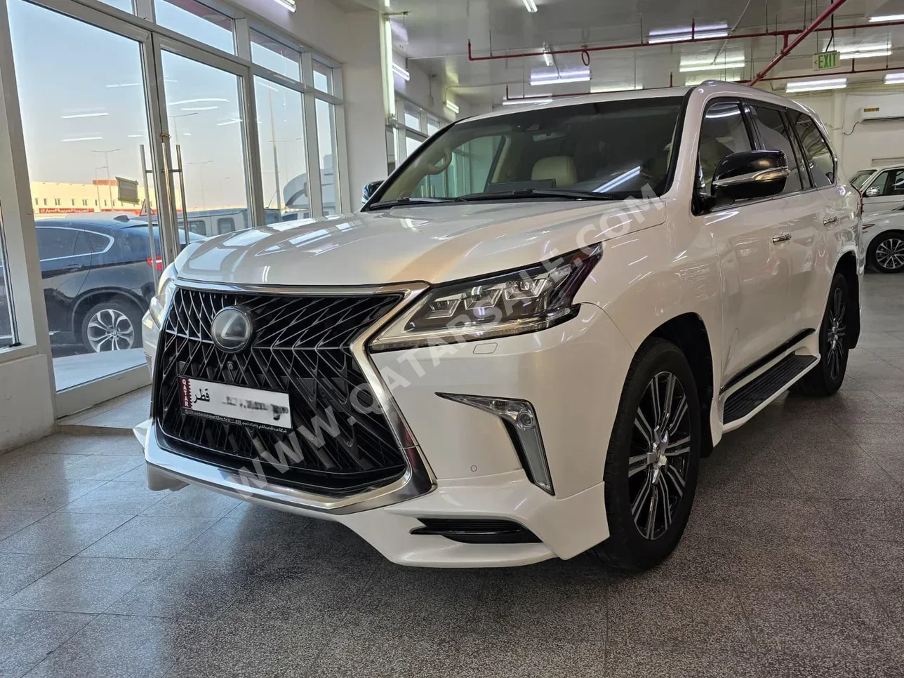 لكزس ال اكس 570 اس 2018 اوتوماتيك 259,000 كم 8 سلندر دفع رباعي اس يو في أبيض