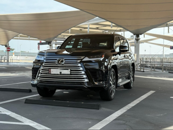 لكزس  ال اكس 600 لكجري  6 سلندر  إس يو في 2 في 4  أسود  2025