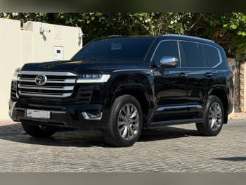 Toyota  Land Cruiser  VXR Twin Turbo  2024  Automatic  16,000 Km  6 Cylinder  Four Wheel Drive (4WD)  SUV  Black and Red  With Warranty