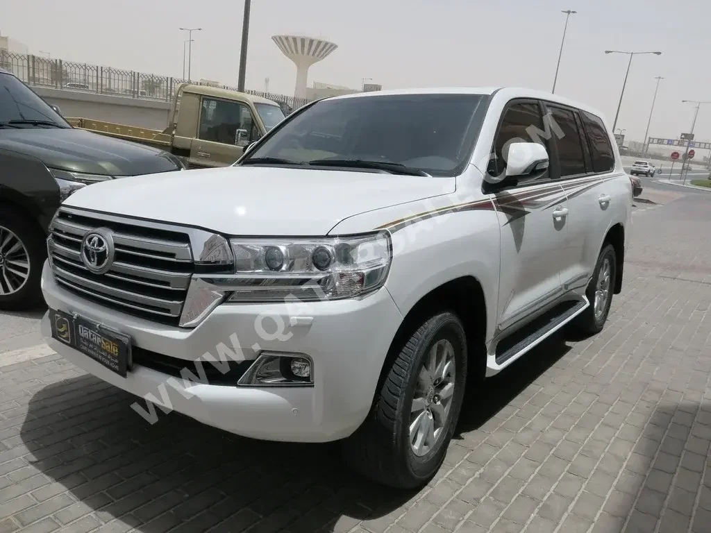 Toyota  Land Cruiser  GXR  2018  Automatic  83,000 Km  6 Cylinder  Four Wheel Drive (4WD)  SUV  White